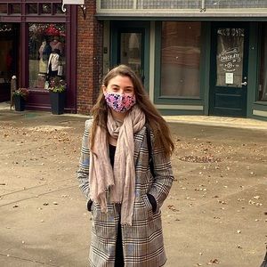 Meet your Posher, Caroline